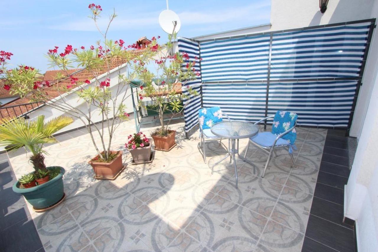 Rooms And Apartments Sally Rovinj Exterior foto