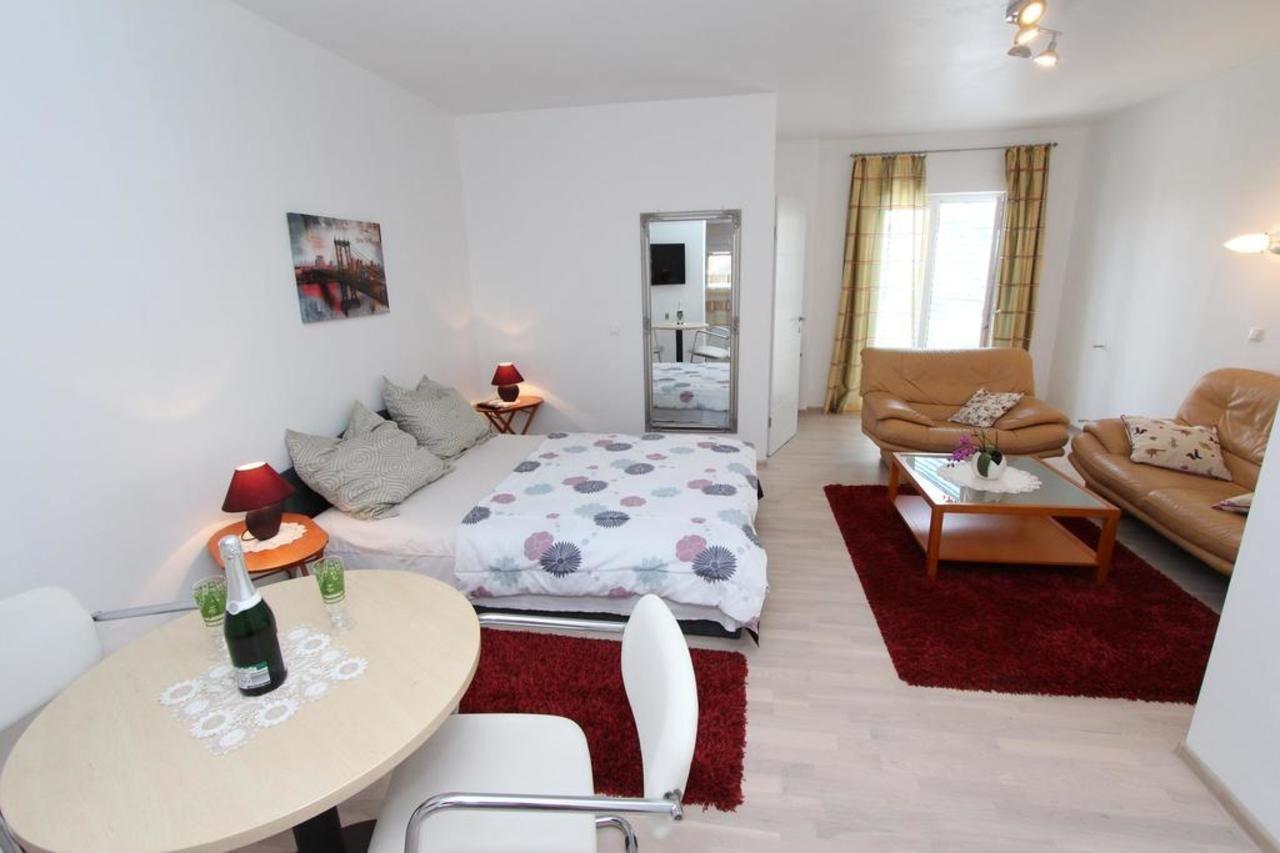 Rooms And Apartments Sally Rovinj Exterior foto