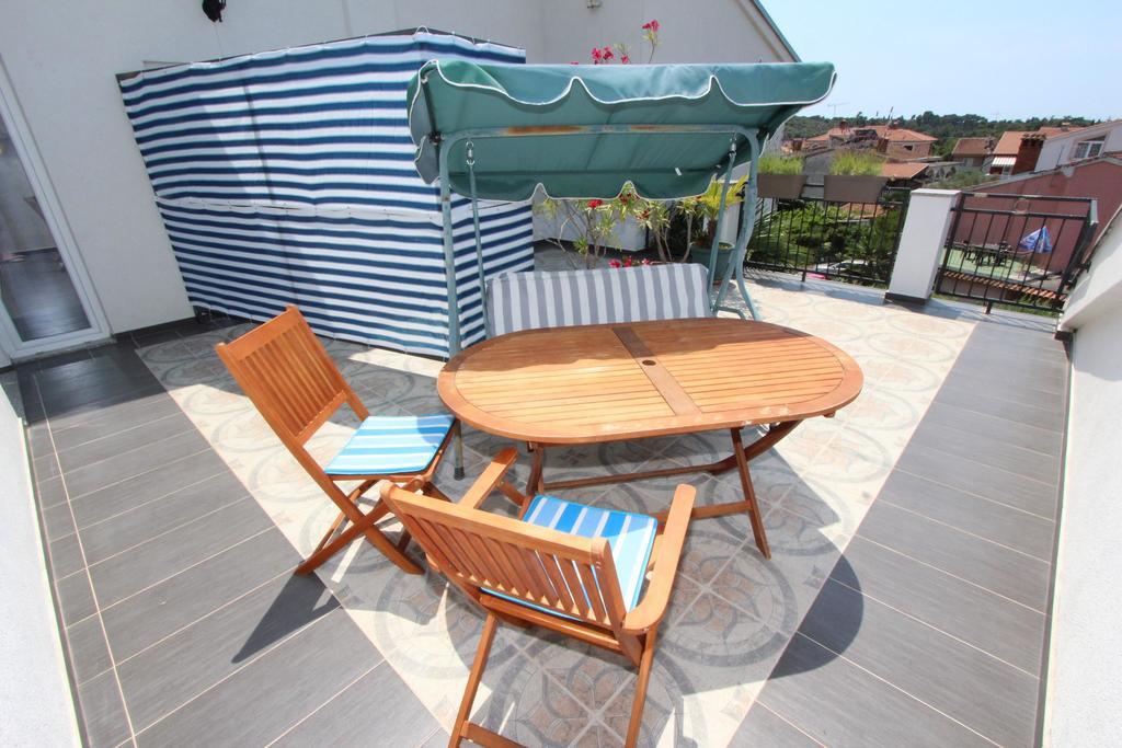 Rooms And Apartments Sally Rovinj Exterior foto