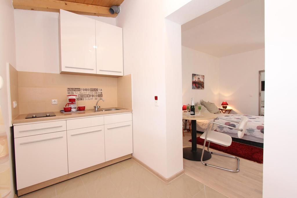 Rooms And Apartments Sally Rovinj Exterior foto