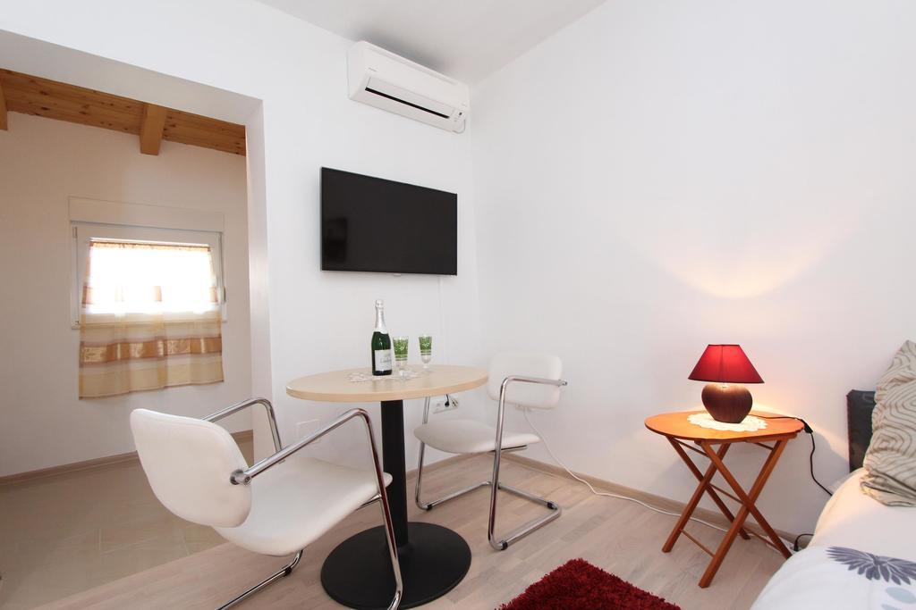 Rooms And Apartments Sally Rovinj Quarto foto