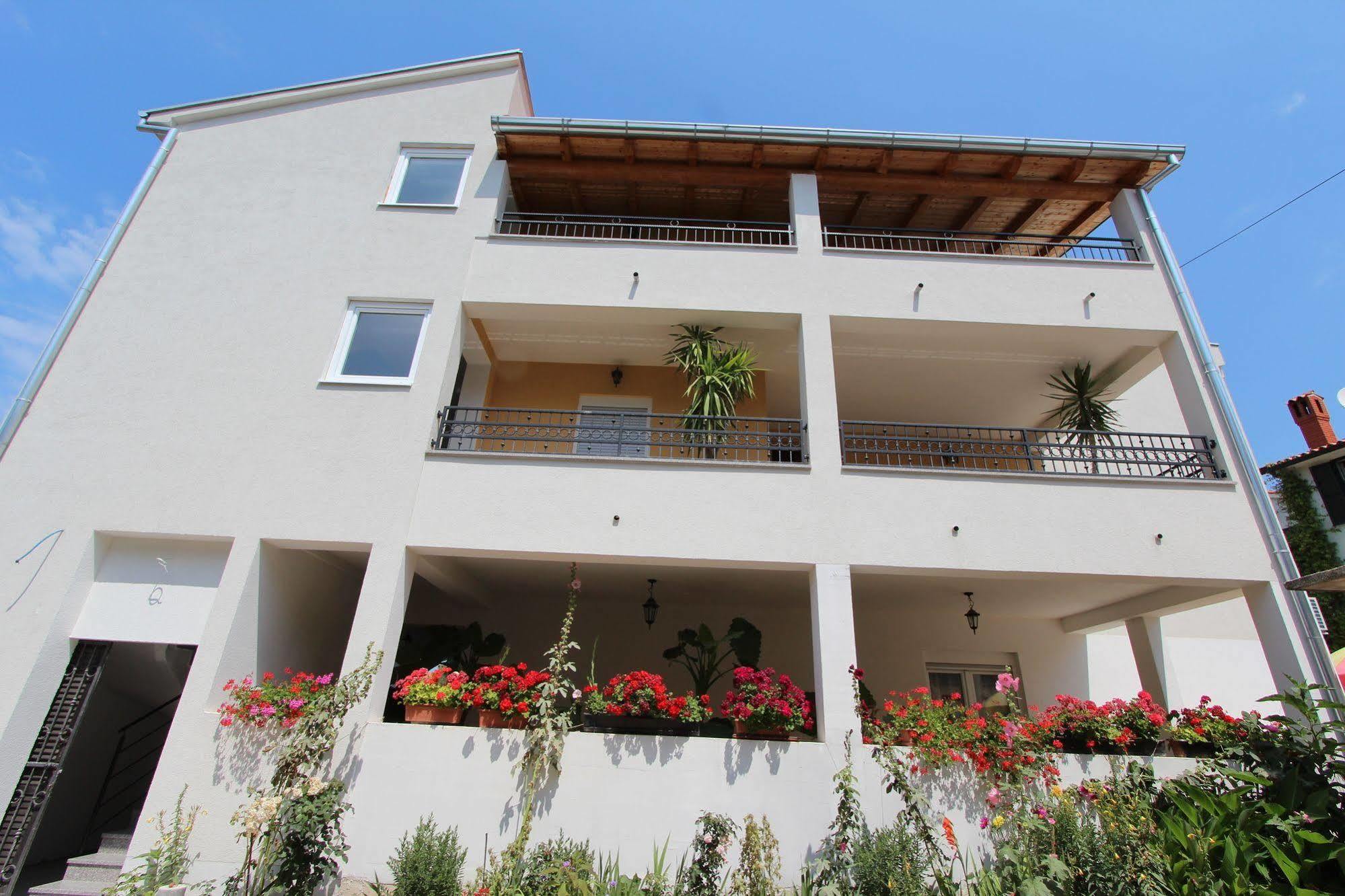 Rooms And Apartments Sally Rovinj Exterior foto