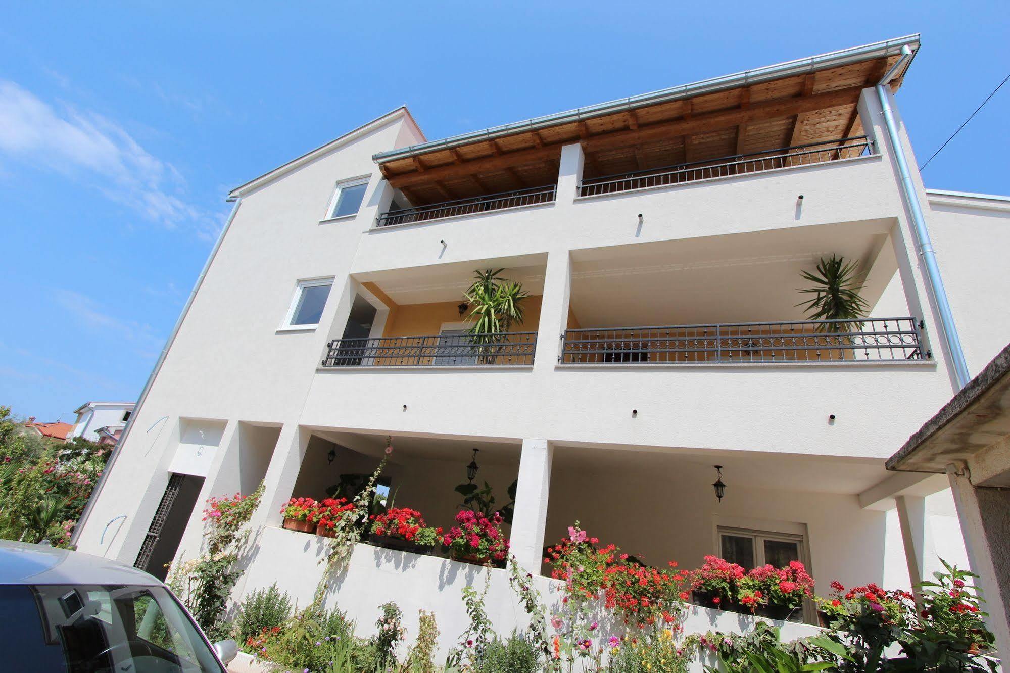 Rooms And Apartments Sally Rovinj Exterior foto