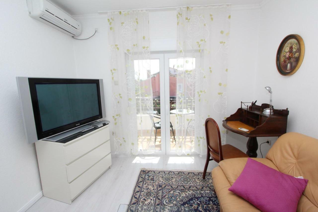 Rooms And Apartments Sally Rovinj Exterior foto